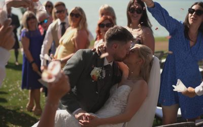 Flóra & Ian balatoni esküvője skót hagyományokkal – esküvői videó a Tópart Hotelben